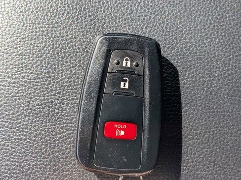 Used 2024 Toyota RAV4 XLE FWD image 31