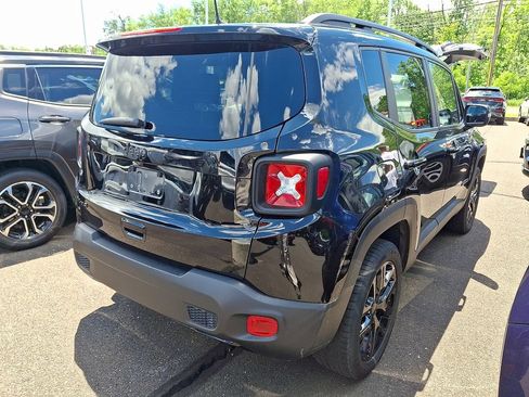 Used 2022 Jeep Renegade Altitude w/ Convenience Group AWD/4WD image 4