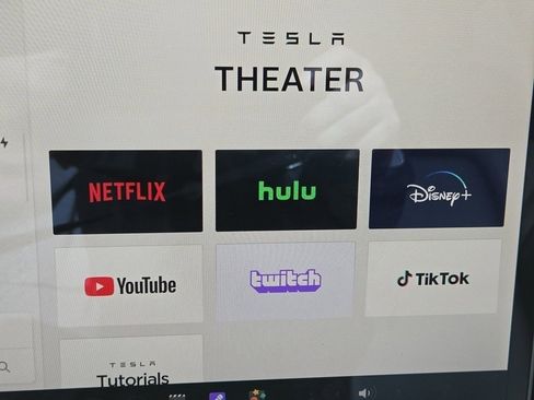 Used 2022 Tesla Model Y Performance image 38