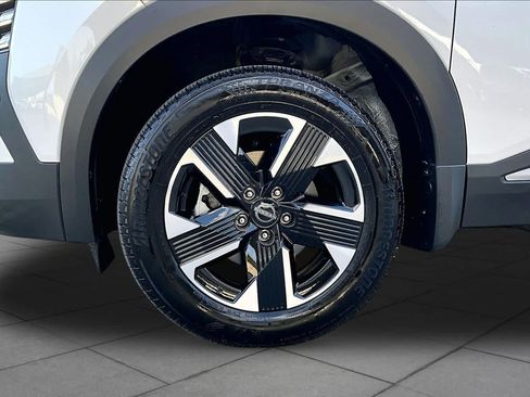 Certified 2025 Nissan Kicks SR FWD image 11
