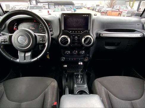 Used 2017 Jeep Wrangler Unlimited Rubicon w/ Connectivity Group image 16