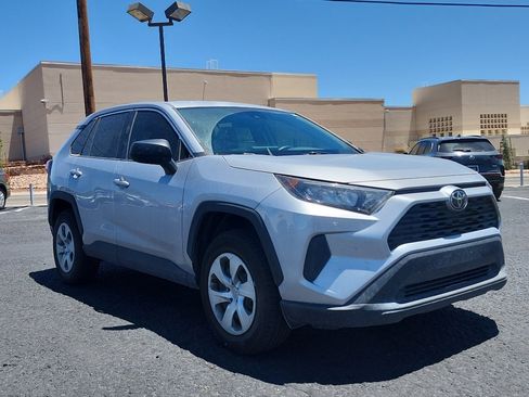 Used 2022 Toyota RAV4 LE AWD/4WD image 3