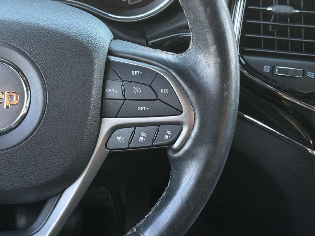 Used 2019 Jeep Grand Cherokee Overland AWD/4WD image 14