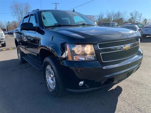 Used 2013 Chevrolet Avalanche LS image 2