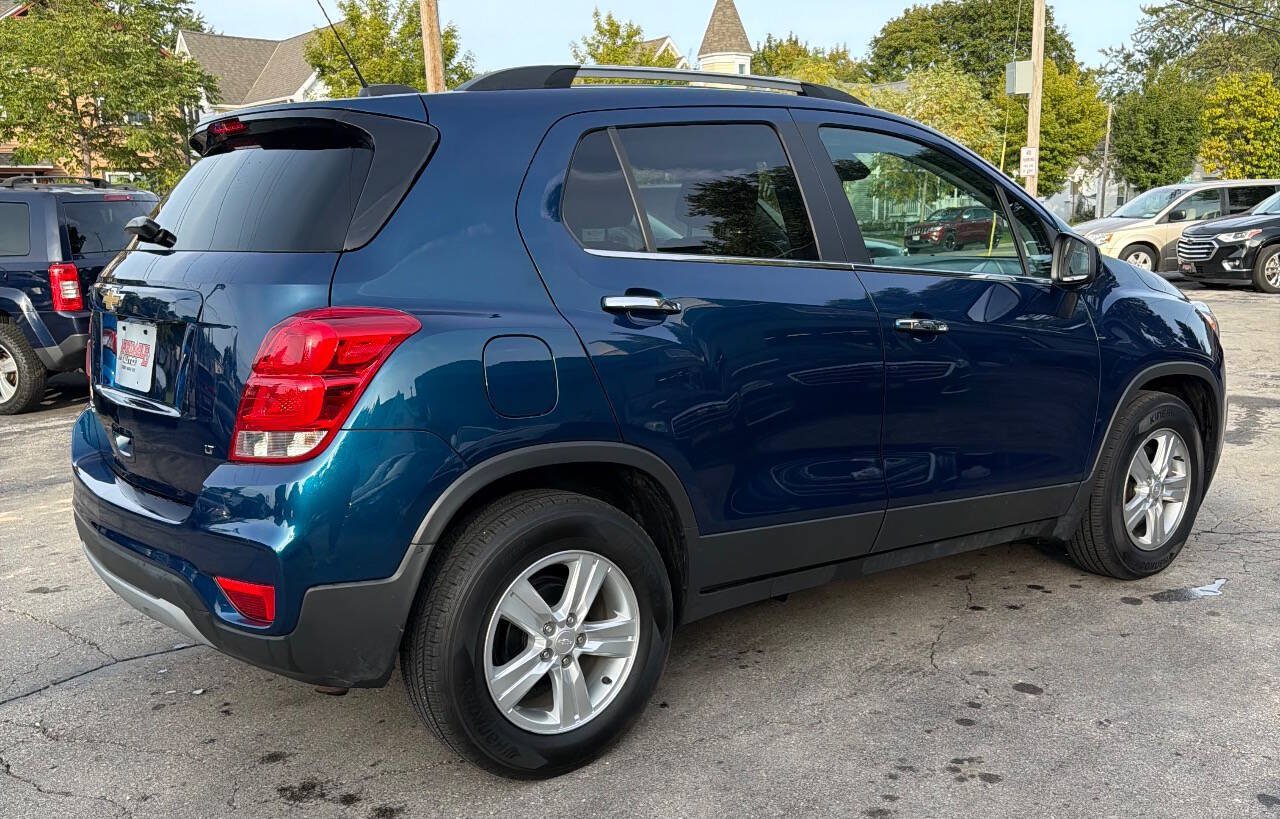 Used 2020 Chevrolet Trax LT w/ LT Convenience Package FWD image 11