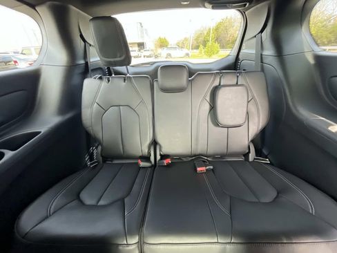 New 2026 Chrysler Pacifica Select image 11
