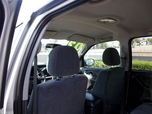 Used 2003 MAZDA Tribute LX image 22