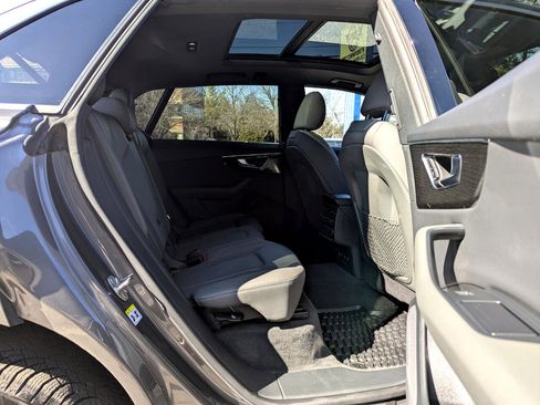 Used 2019 Audi Q8 Premium image 40