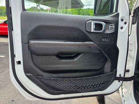 Used 2022 Jeep Gladiator Overland AWD/4WD image 12