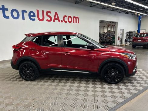 Used 2019 Nissan Kicks SR w/ SR Premium Package FWD image 8