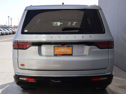 Used 2025 Jeep Wagoneer 4WD image 4