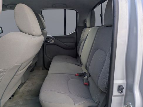 Used 2018 Nissan Frontier SV image 13