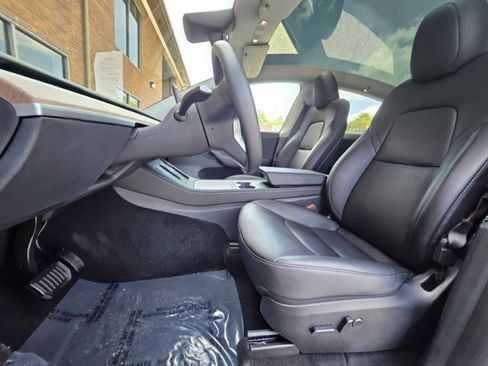 Used 2023 Tesla Model Y Long Range image 37
