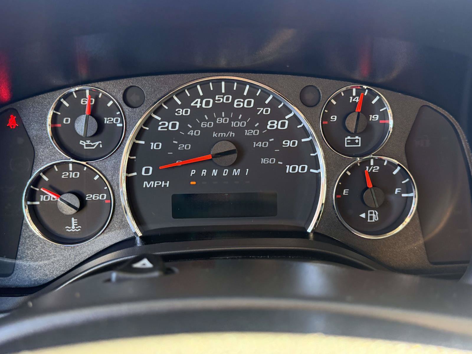 Used 2025 Chevrolet Express 2500 w/ Driver Convenience Package RWD image 32