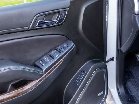 Used 2019 Chevrolet Suburban LT image 20