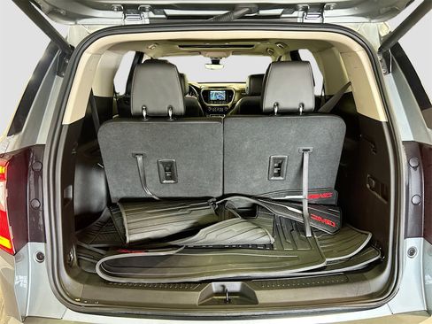 Used 2023 GMC Acadia Denali w/ Denali Technology Package image 28