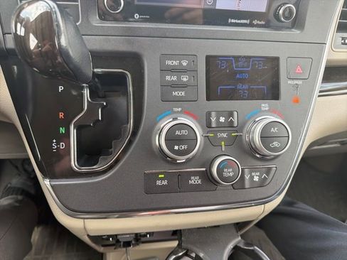 Used 2019 Toyota Sienna XLE w/ XLE Navigation Package AWD/4WD image 10