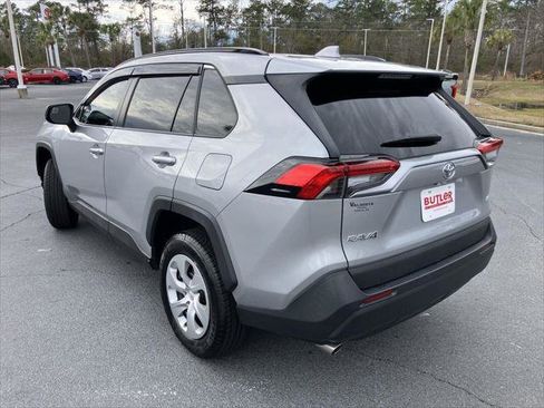 Certified 2021 Toyota RAV4 LE image 3