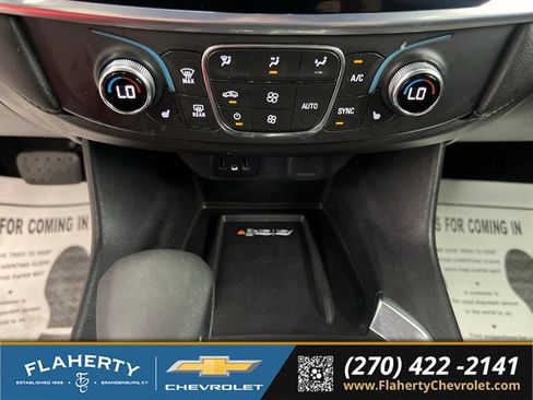 Used 2022 Chevrolet Traverse LT FWD image 29