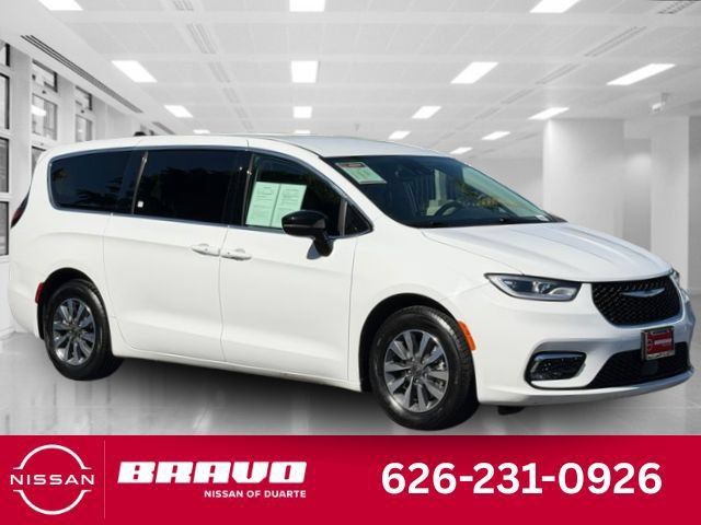 Used 2024 Chrysler Pacifica Limited FWD image 1