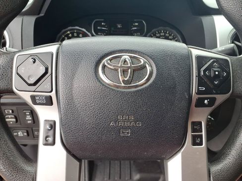 Used 2020 Toyota Tundra SR5 w/ SR5 Convenience Package AWD/4WD image 12