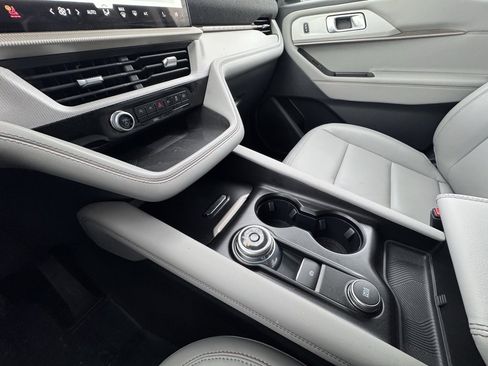 Used 2025 Ford Explorer Active w/ Active Comfort Package image 29