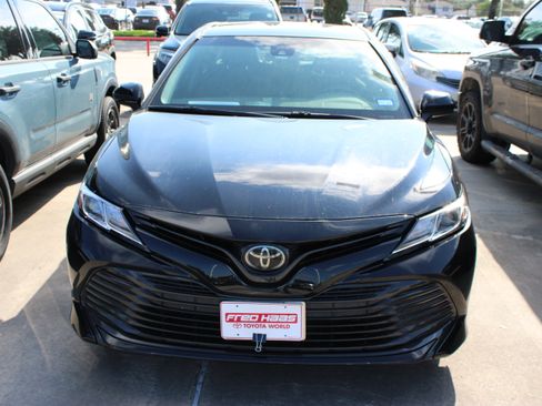 Used 2020 Toyota Camry LE FWD image 3