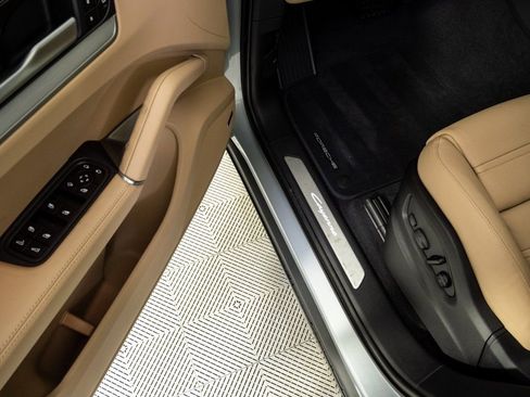 New 2026 Porsche Cayenne Coupe AWD/4WD image 8
