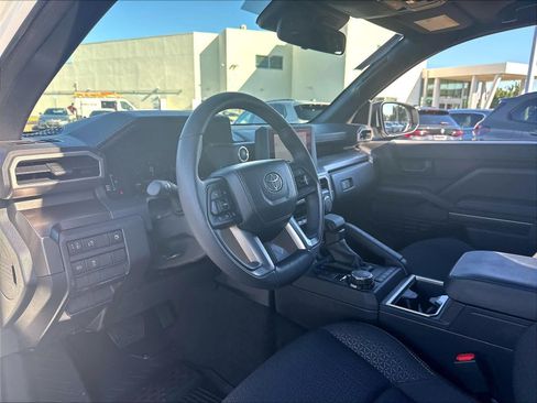 Used 2026 Toyota 4Runner SR5 AWD/4WD image 17