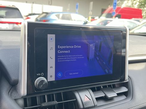 Used 2025 Toyota RAV4 XLE AWD/4WD image 19