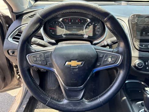 Used 2018 Chevrolet Malibu LT FWD image 14
