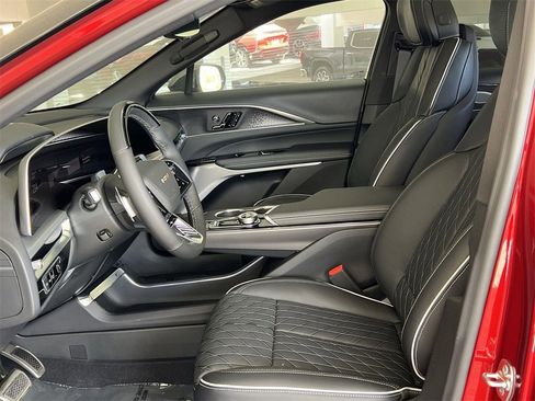 New 2026 Cadillac Lyriq V image 24