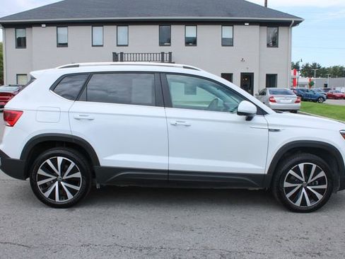 Used 2024 Volkswagen Taos SE FWD image 6