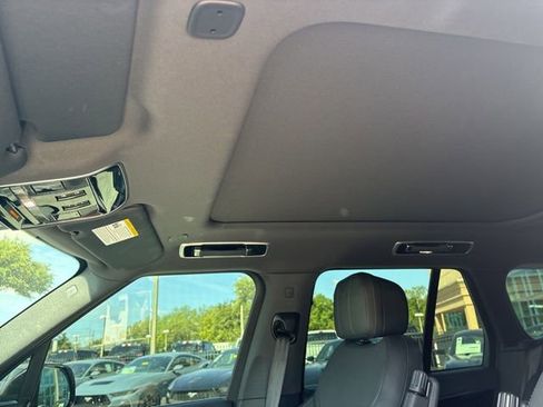 Used 2025 Land Rover Range Rover SE image 16