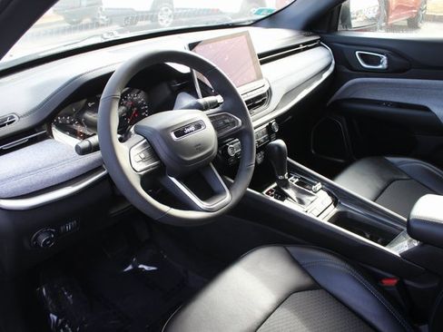 Used 2023 Jeep Compass Latitude w/ Convenience Group image 3