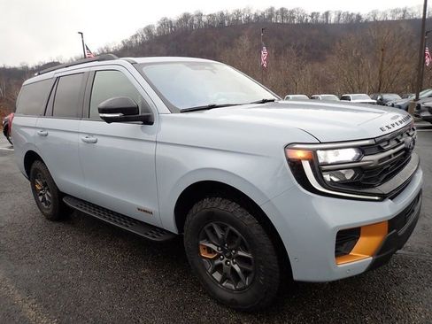 Used 2025 Ford Expedition Tremor image 3