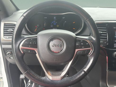 Used 2021 Jeep Grand Cherokee Laredo X AWD/4WD image 10