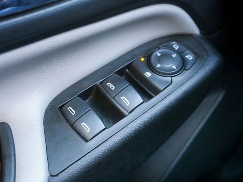 Used 2023 Chevrolet Equinox LS image 25