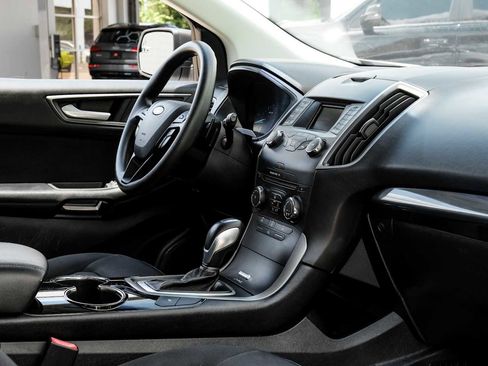 Used 2017 Ford Edge SE image 22