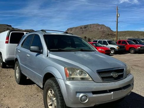 Used 2005 Kia Sorento 4WD image 1
