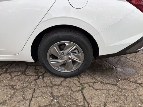 New 2026 Hyundai Elantra SE FWD image 12