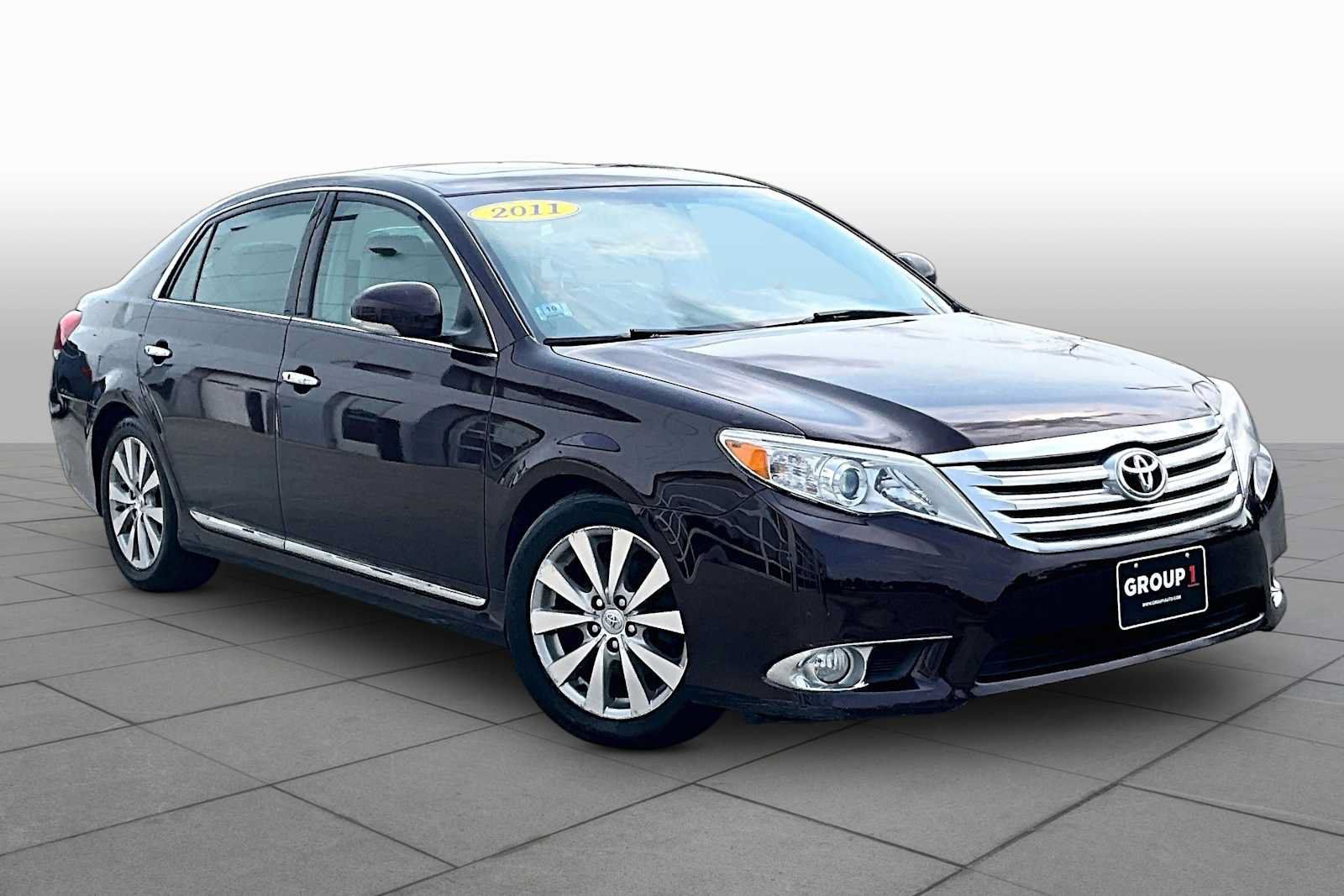Used 2011 Toyota Avalon Limited FWD image 2