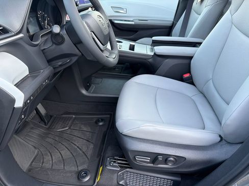 New 2026 Toyota Sienna XLE FWD image 14