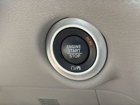 Used 2023 Chrysler Pacifica Touring-L FWD image 20