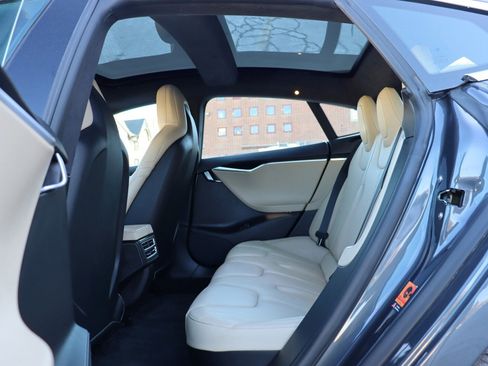 Used 2015 Tesla Model S 70D image 14
