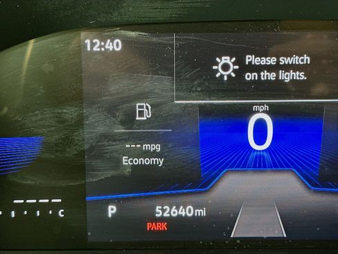 Used 2024 Volkswagen Taos SE image 19