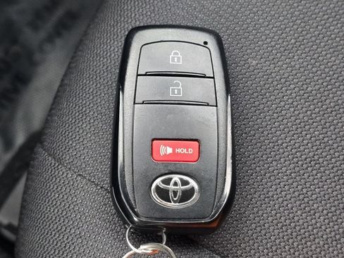 Used 2025 Toyota Corolla Cross LE AWD/4WD image 31