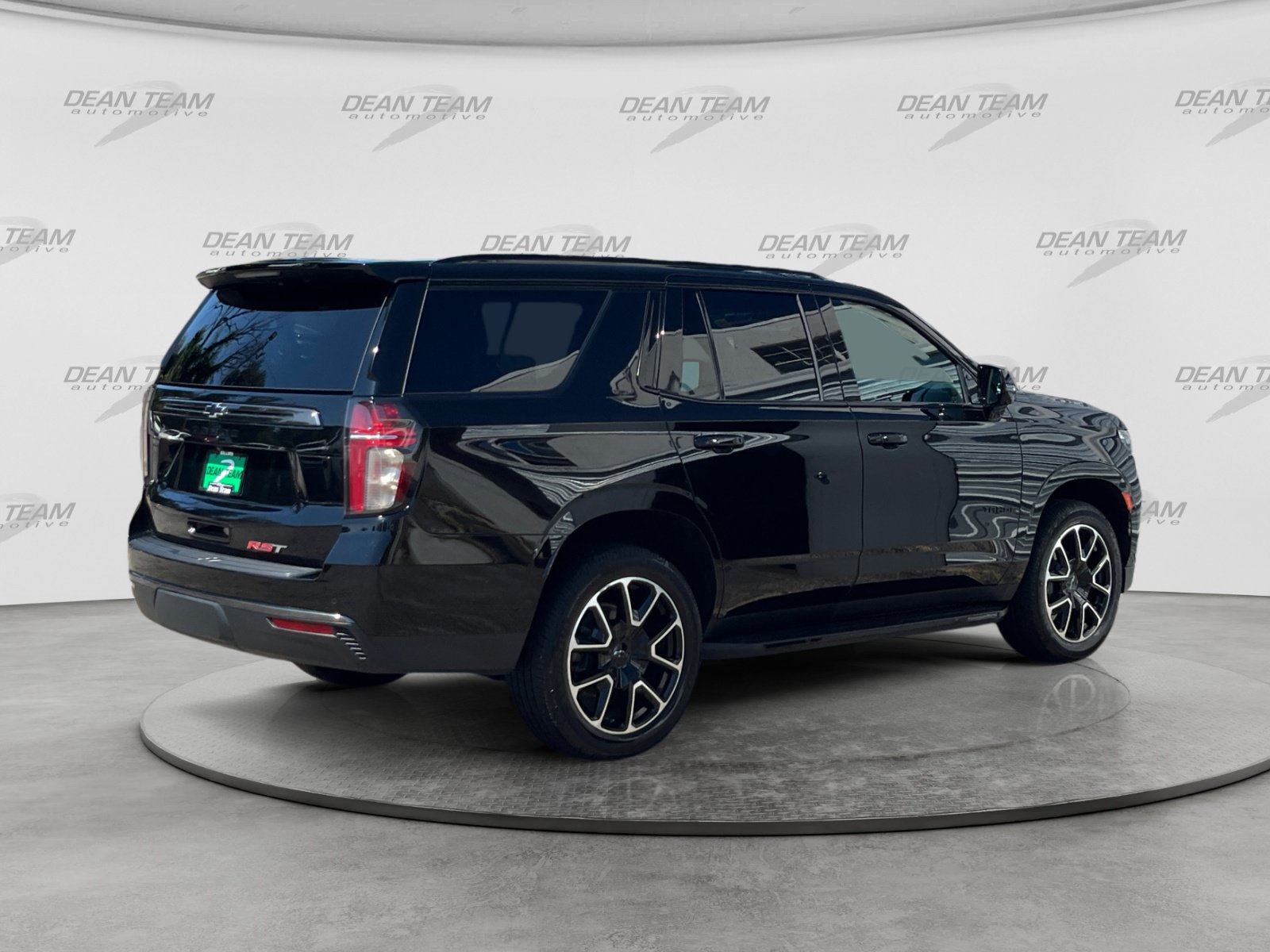 Used 2022 Chevrolet Tahoe RST w/ Luxury Package AWD/4WD image 8