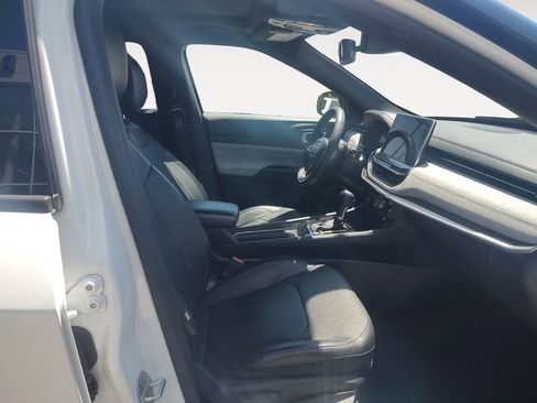 Used 2023 Jeep Compass Latitude w/ Sun and Sound Group AWD/4WD image 15