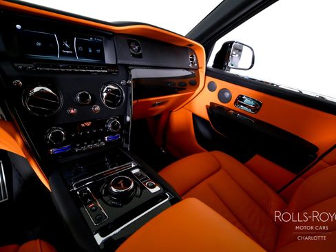 Certified 2023 Rolls-Royce Cullinan Black Badge AWD/4WD image 16